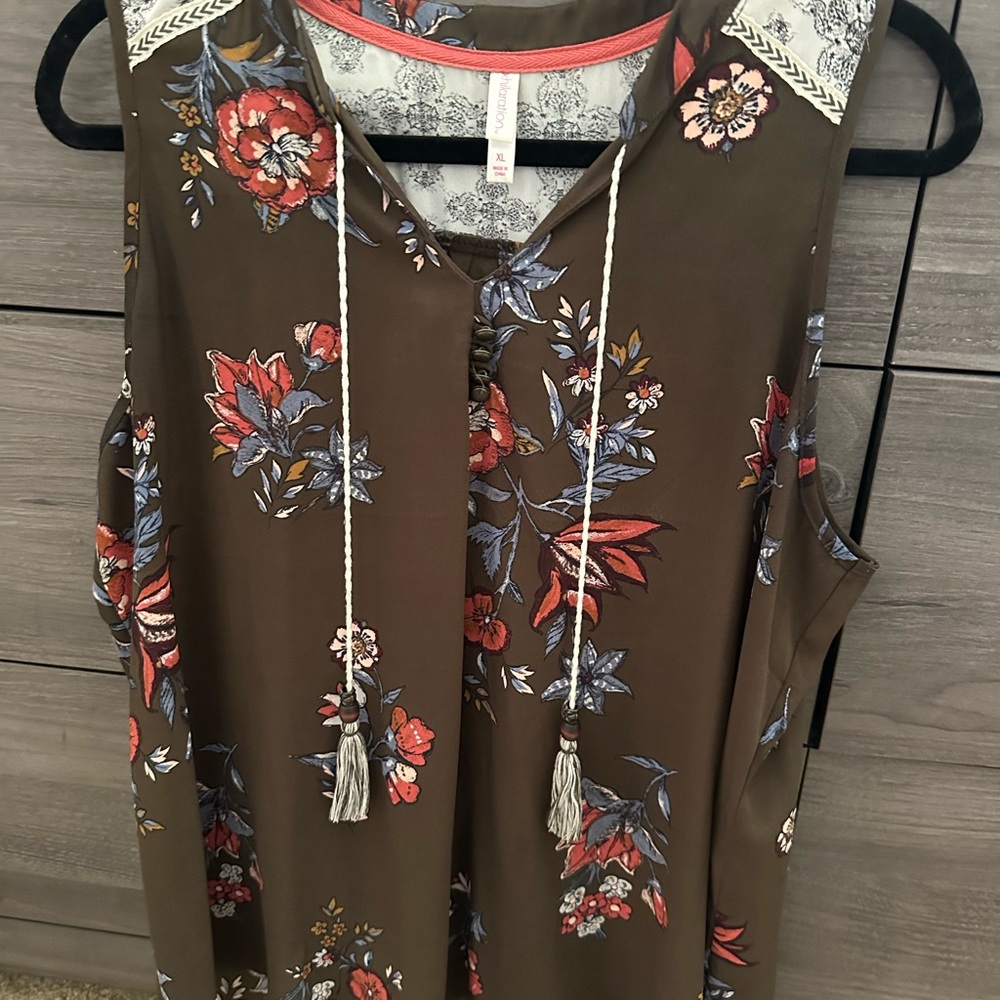 Floral Sleeveless Top - Brown